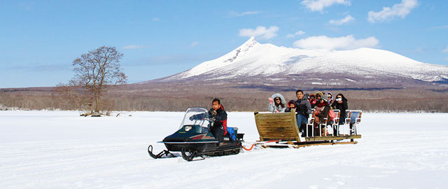 Sleigh Tour ~ move around Ice Island on the lake